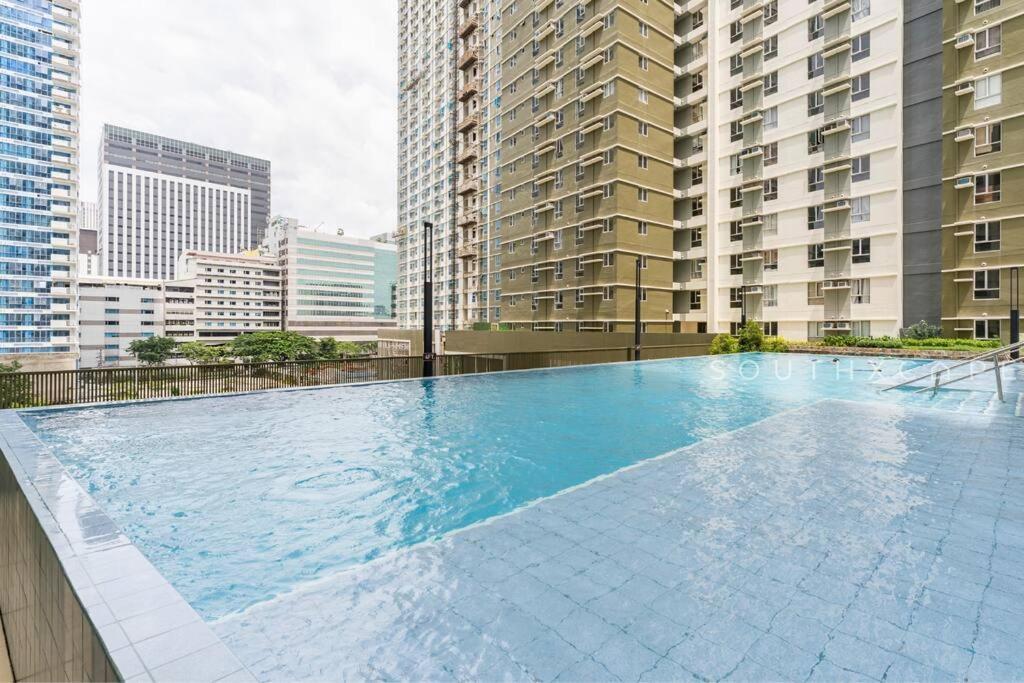 Furnished In Avida Towers Riala, It Park With Pool, Fast Wifi, Netflix And Apartment Cebu